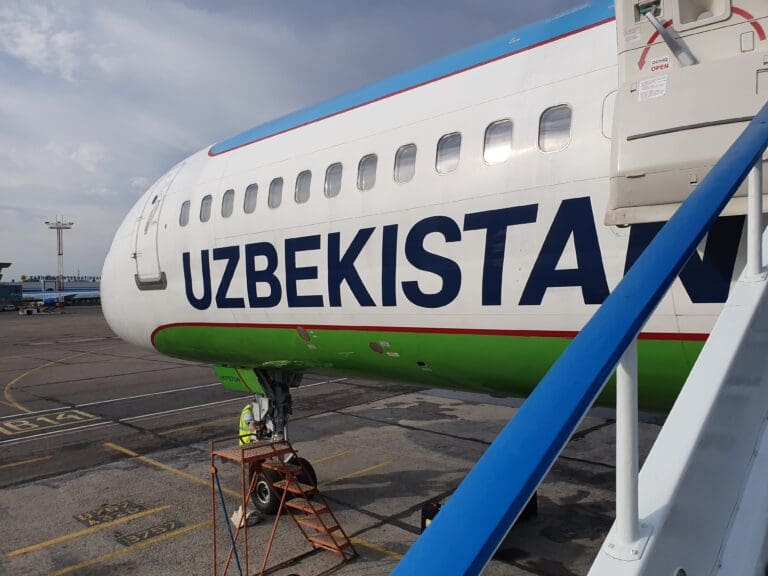 A Very Short Hop on a Colourful Boeing 757: Tashkent to Samarkand on Uzbekistan Airways
