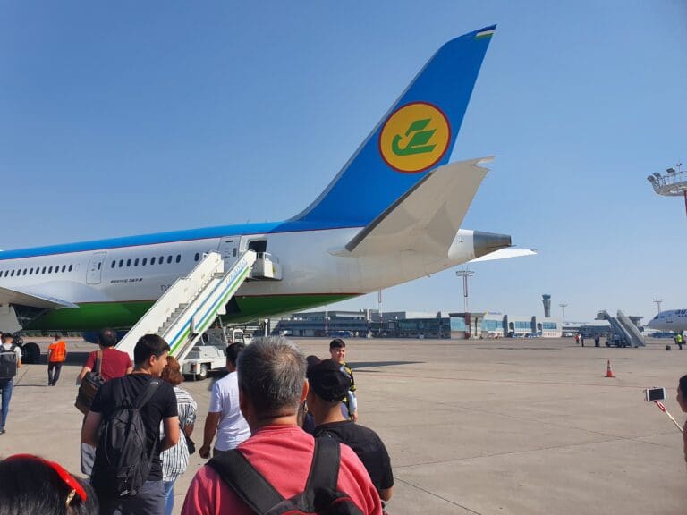 Across Asia on a Colourful Boeing 787: Tashkent to Seoul with Uzbekistan Airways