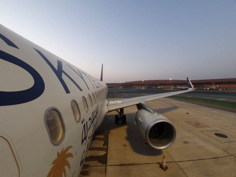 Crossing Arabia on an A320: My First Flight with Saudia – Dubai to Jeddah