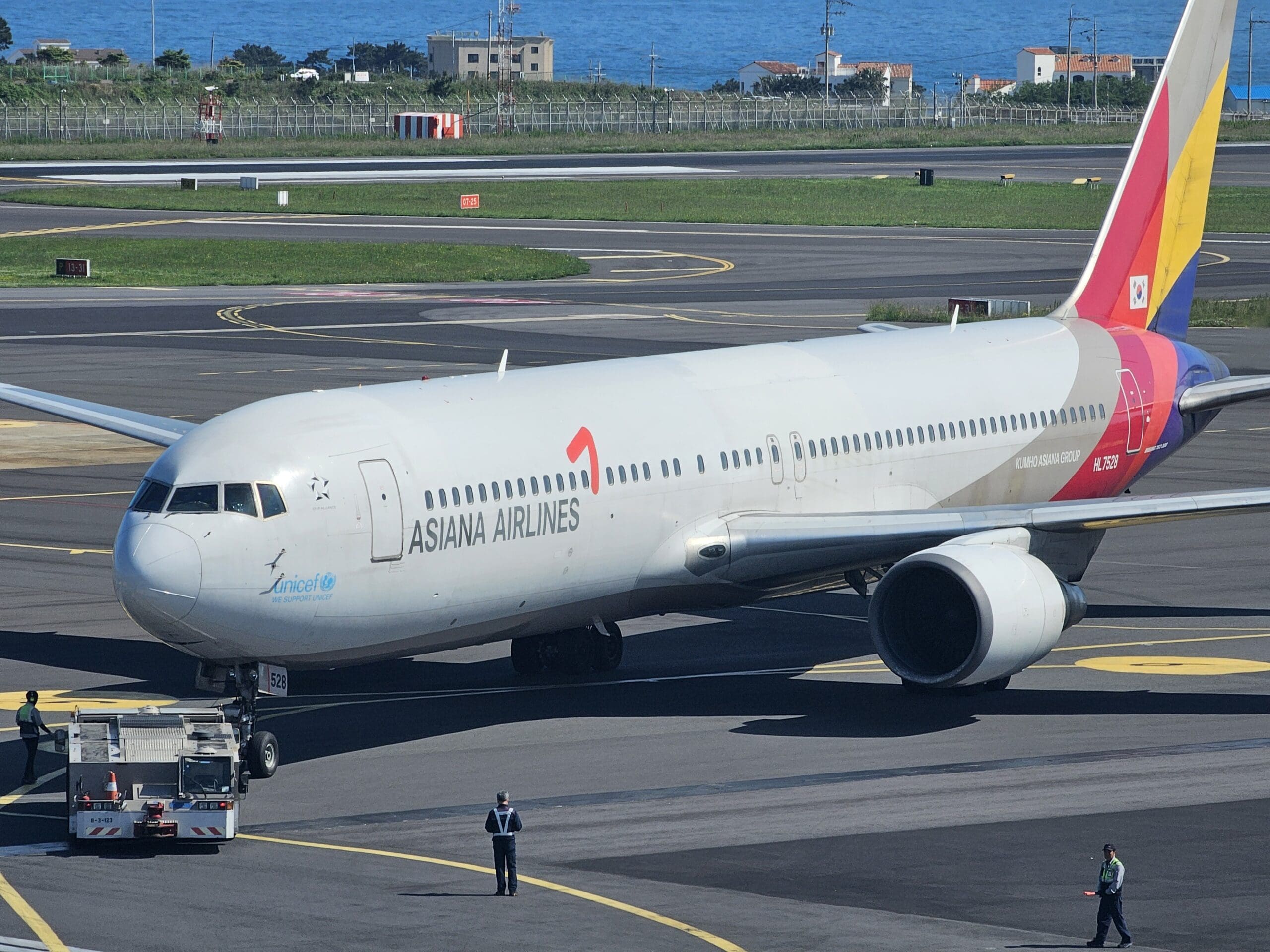 Riding the World’s Last Passenger Boeing 767-300: Seoul Gimpo to Jeju on Asiana