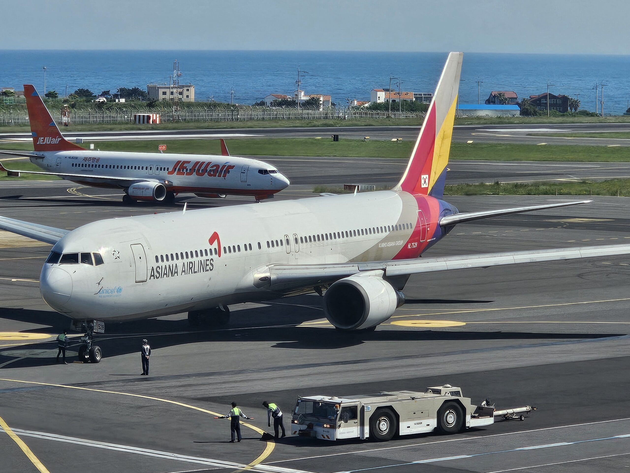 Riding the World’s Last Passenger Boeing 767-300: Seoul Gimpo to Jeju on Asiana
