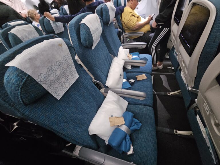 Overnight on an Oman Air Dreamliner: Heathrow to Muscat